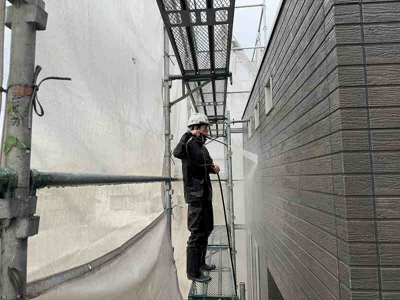 彦根市戸建のお宅にて高圧洗浄を行いました