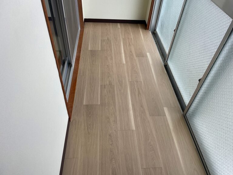 彦根市内の社宅にてクッションフロア重ね貼り施工後