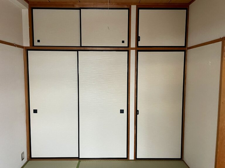 彦根市内の社宅にて襖張り替え施工前