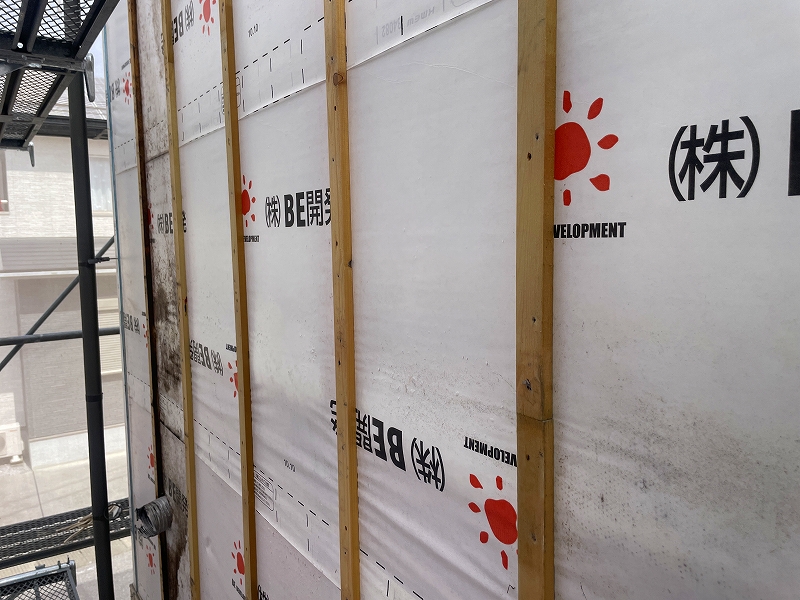 彦根市で特に劣化が進んだサイディングボードを張り替え中