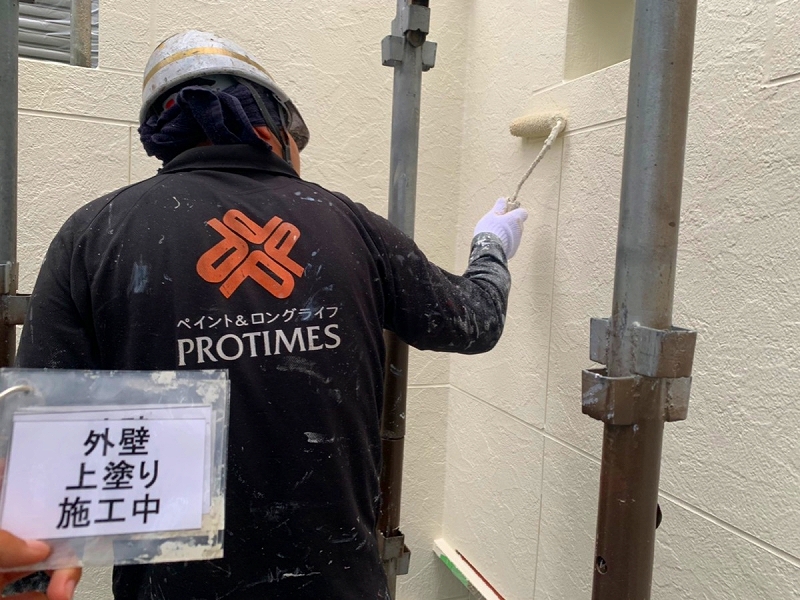 守山市U様邸 外壁上塗り中