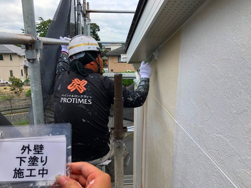 守山市U様邸 外壁中塗り中