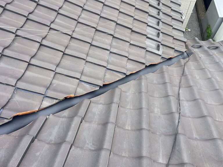 彦根市で雨漏りの相談があった一般住宅の谷樋交換後