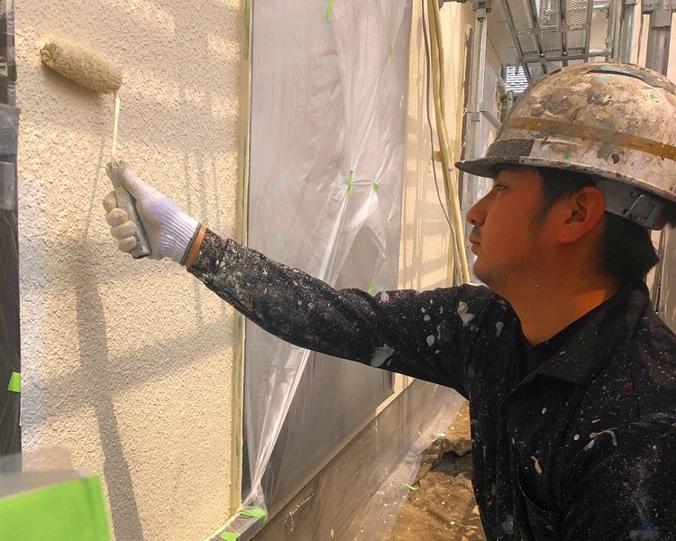 東近江市Y様邸 外壁中塗り中