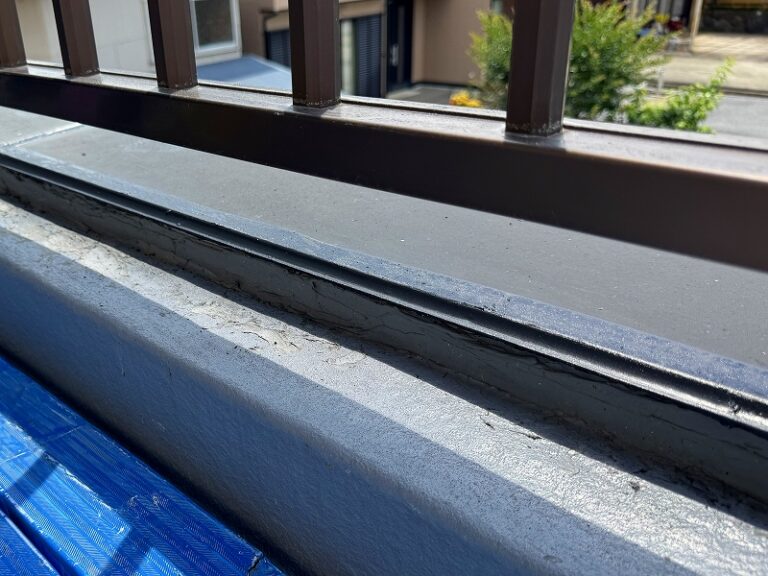 彦根市で雨漏りの相談があった一般住宅の谷シーリング打ち替え後