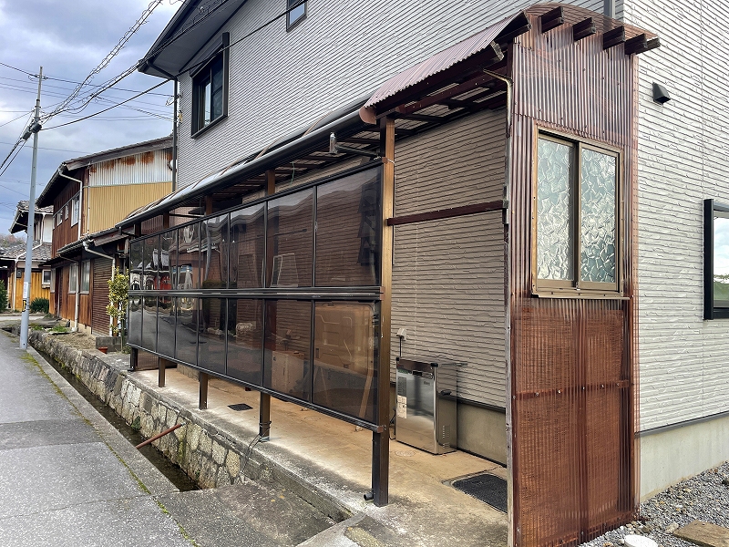 長浜市で大雪の被害を受けられた住宅のテラス屋根を修理した後