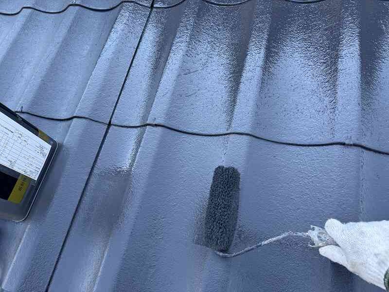 屋根上塗り中