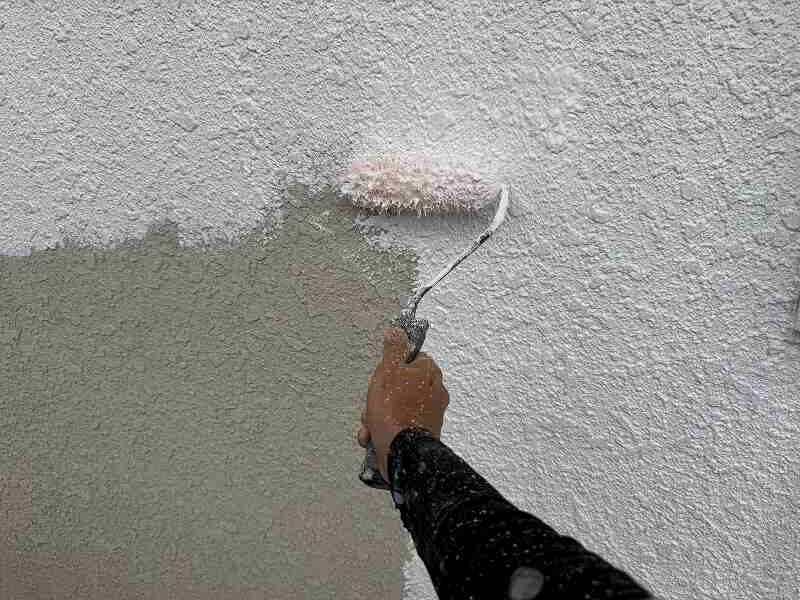 外壁下塗り中