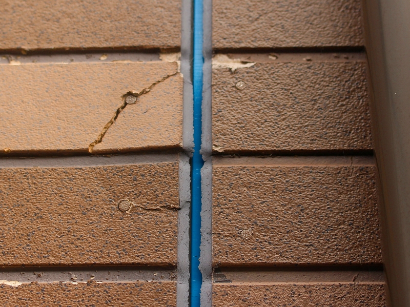 シーリングまわりのサイディングボードの割れ