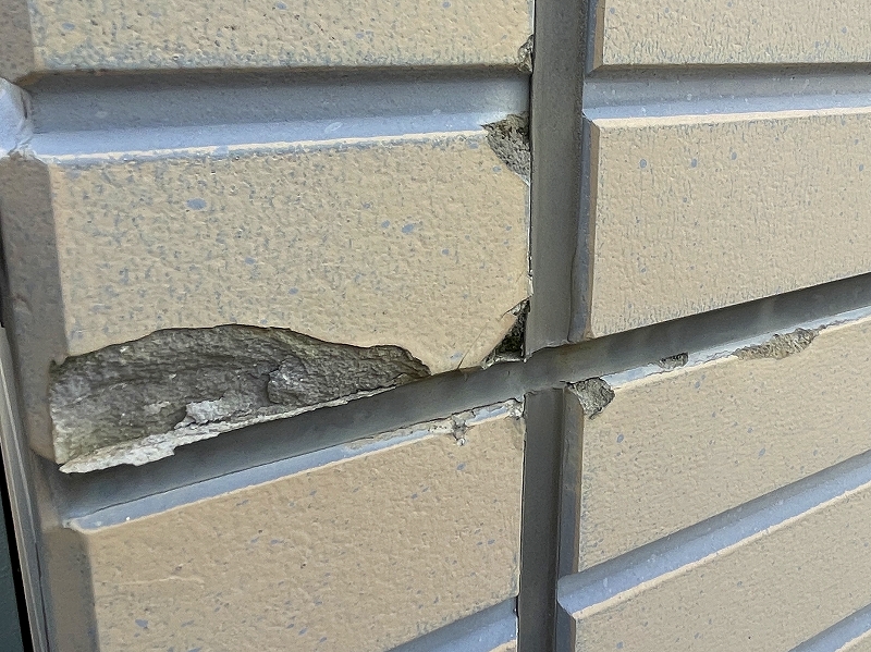 凍害による外壁の割れ