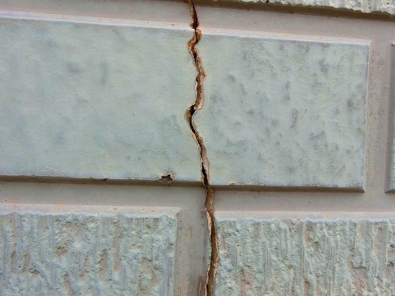 外壁のひび割れ
