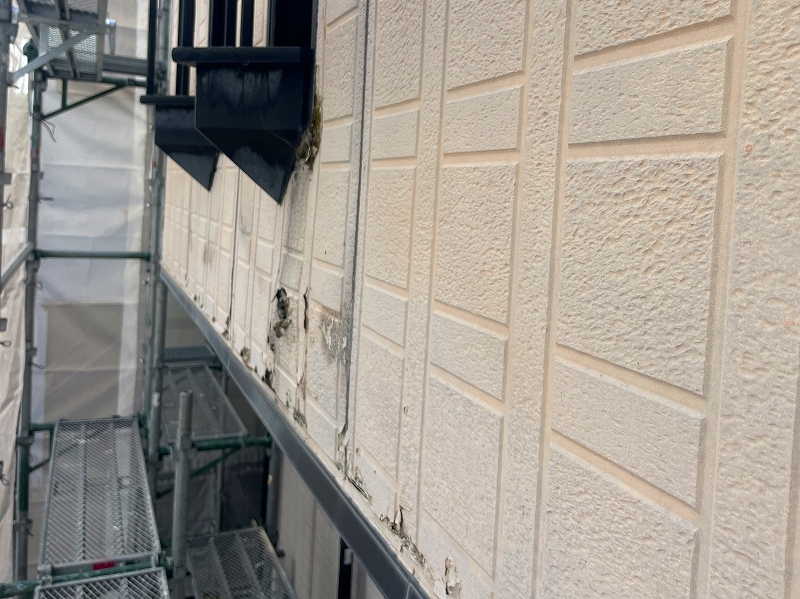 損傷したベランダの外壁
