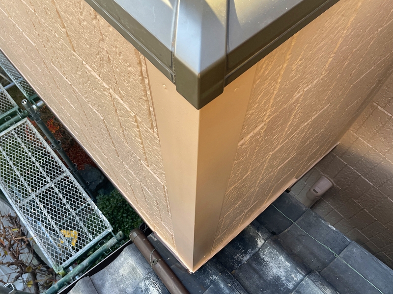 板金カバーしたベランダの外壁