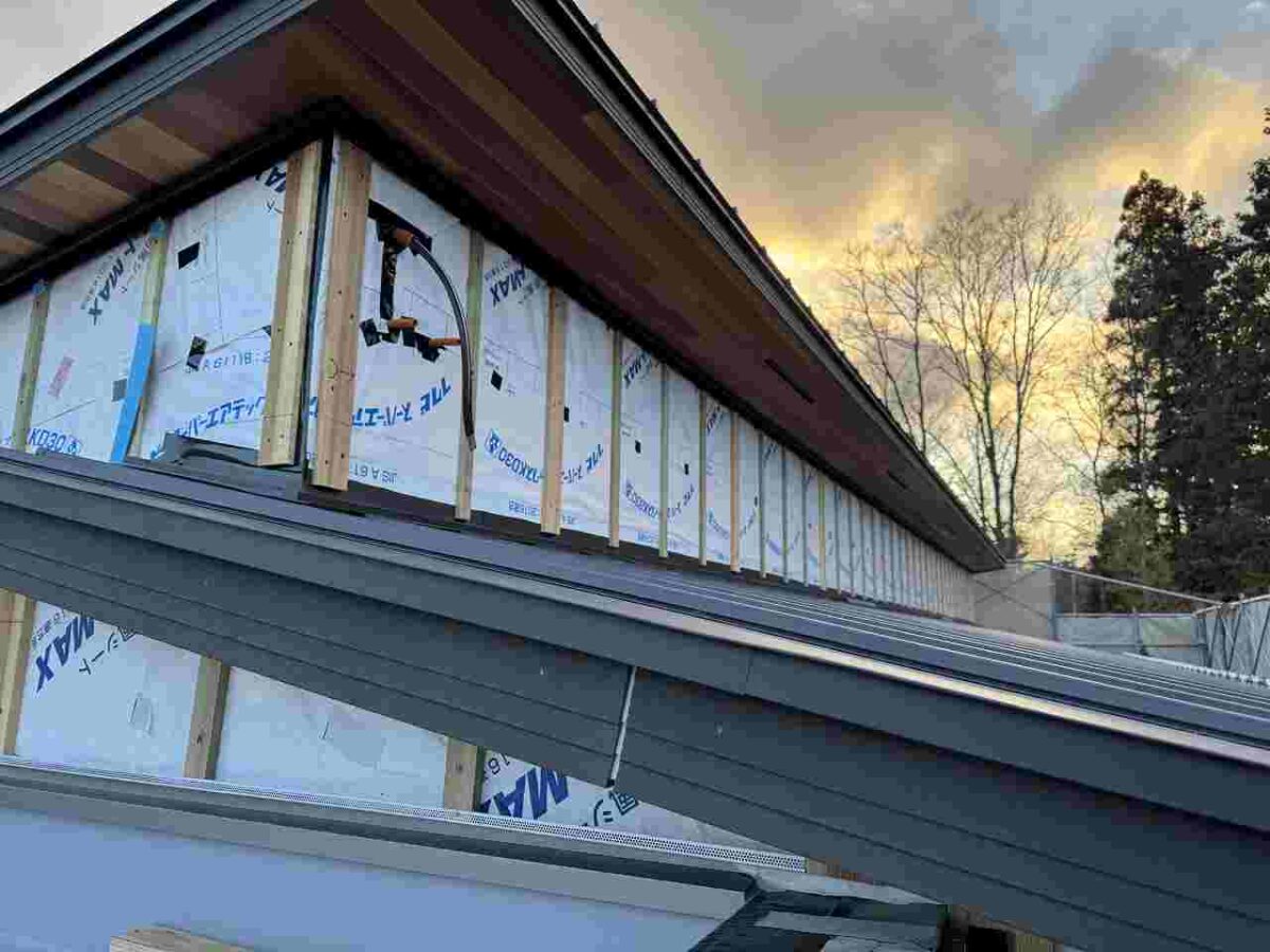 滋賀県甲賀市にて軒天木部の塗装を行いました。