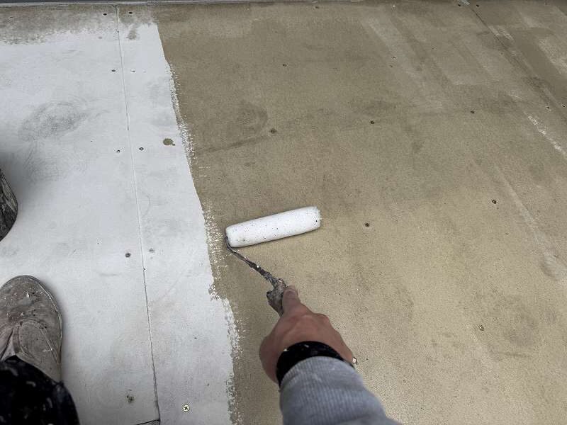 ベランダ防水下塗り