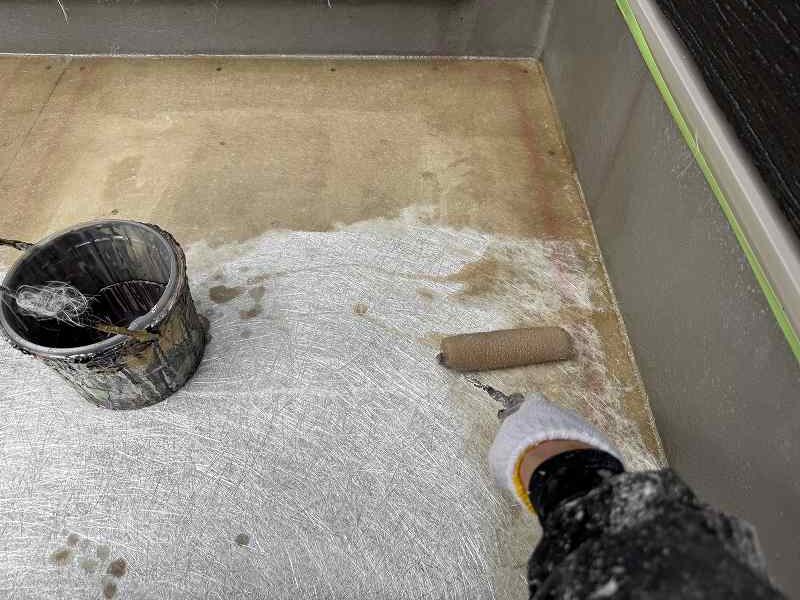 ベランダ防水ガラスマット貼り付け