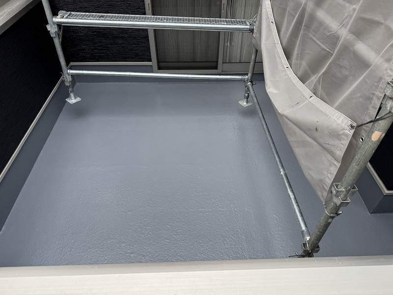 ベランダ防水トップコートの塗装完了