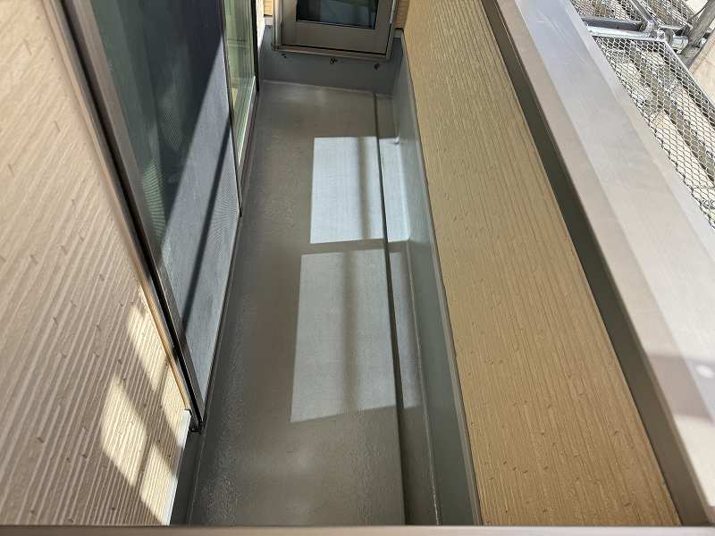 ベランダ防水下塗り後