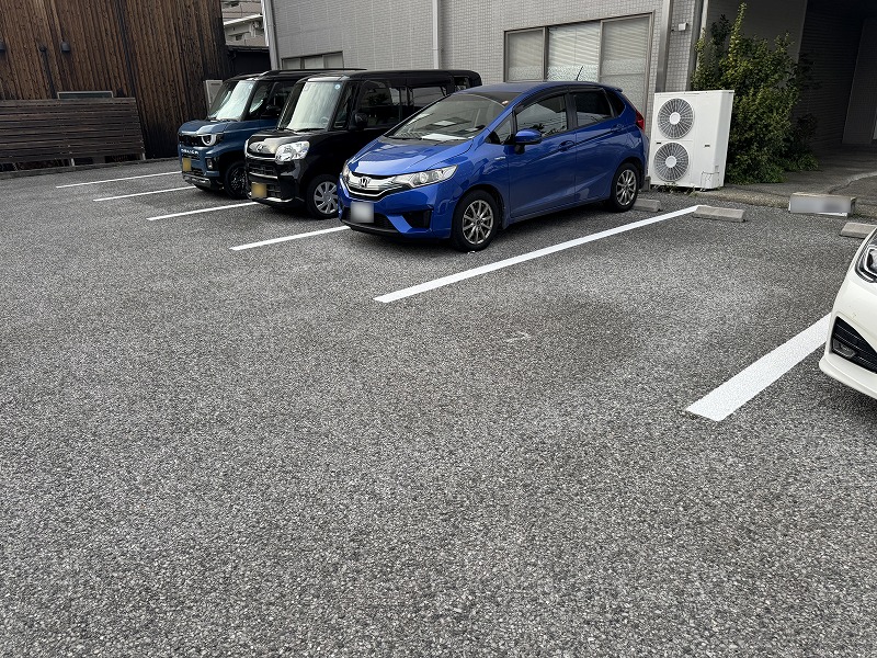 彦根市内のビルの前の駐車場のライン引き工事後