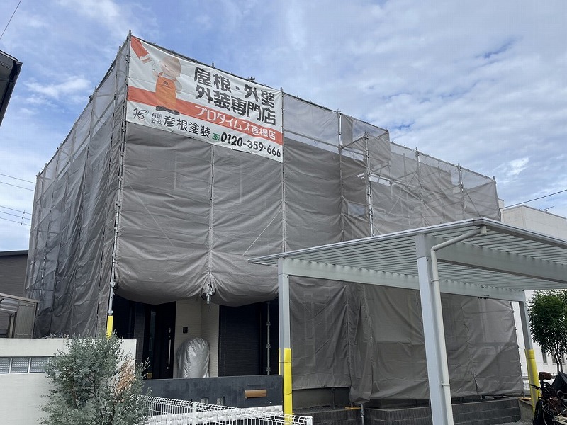 足場が建っている様子