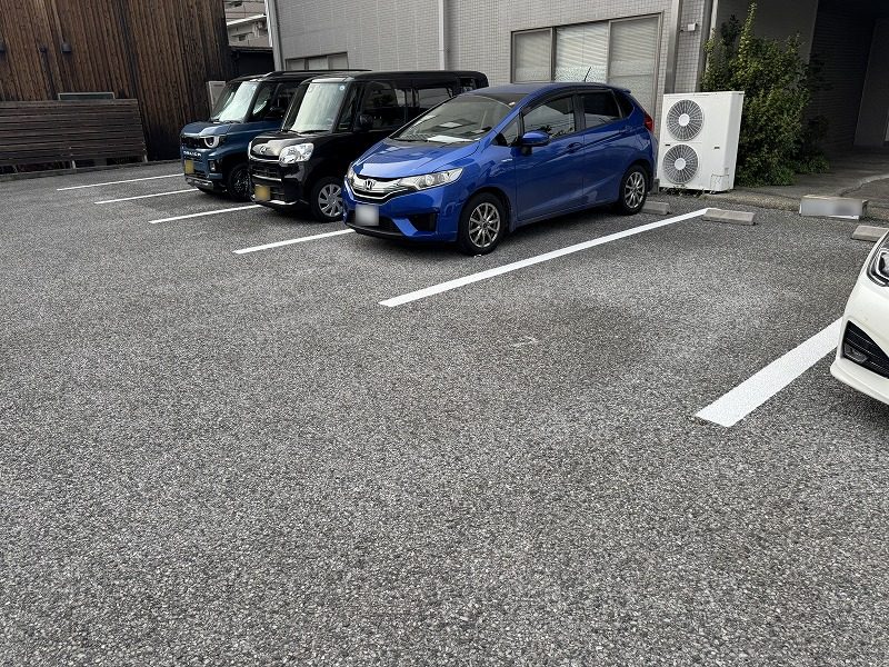 彦根市内のビルの前の駐車場のライン引き工事後