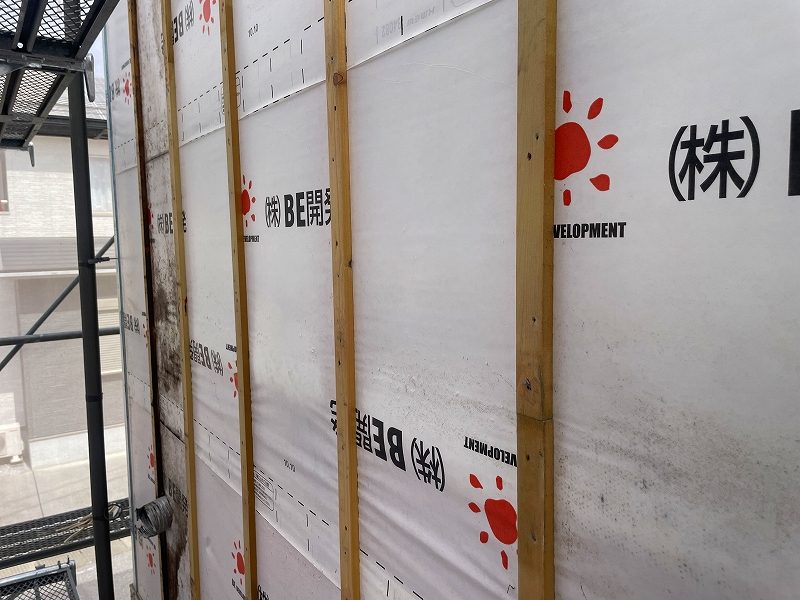 彦根市で特に劣化が進んだサイディングボードを張り替え中