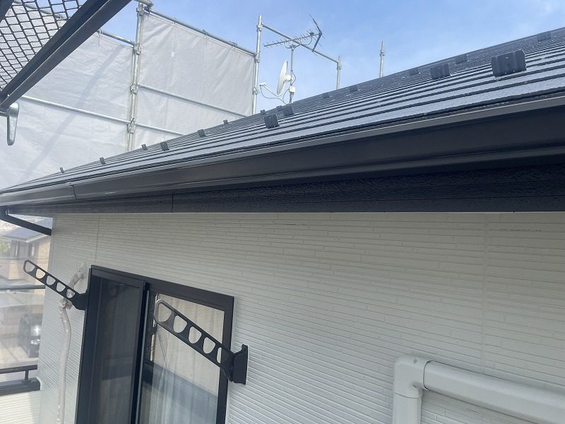 彦根市の住宅で雨樋修繕が完了した施工後の状態