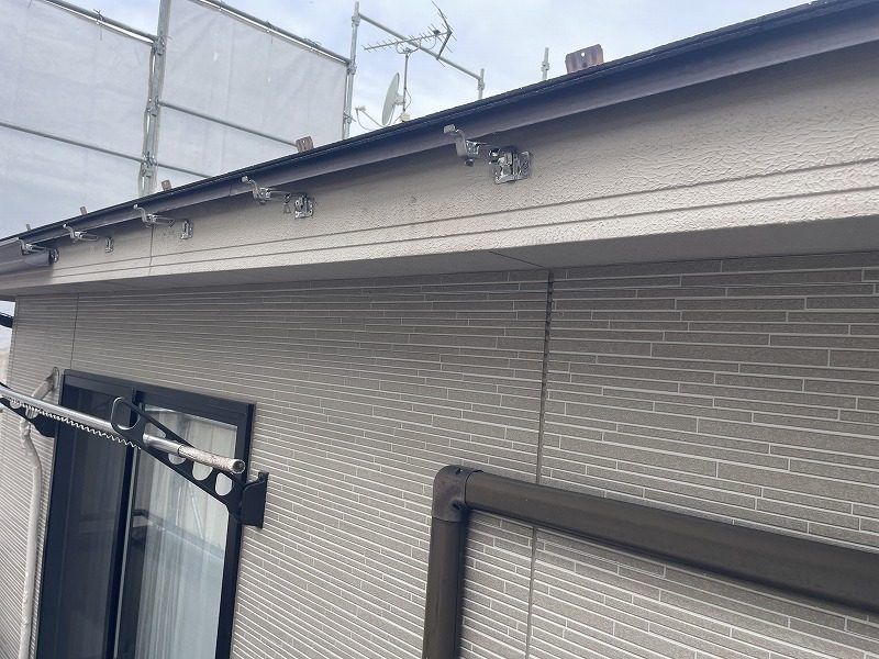 gutter-repair-during-hikone-Ysama