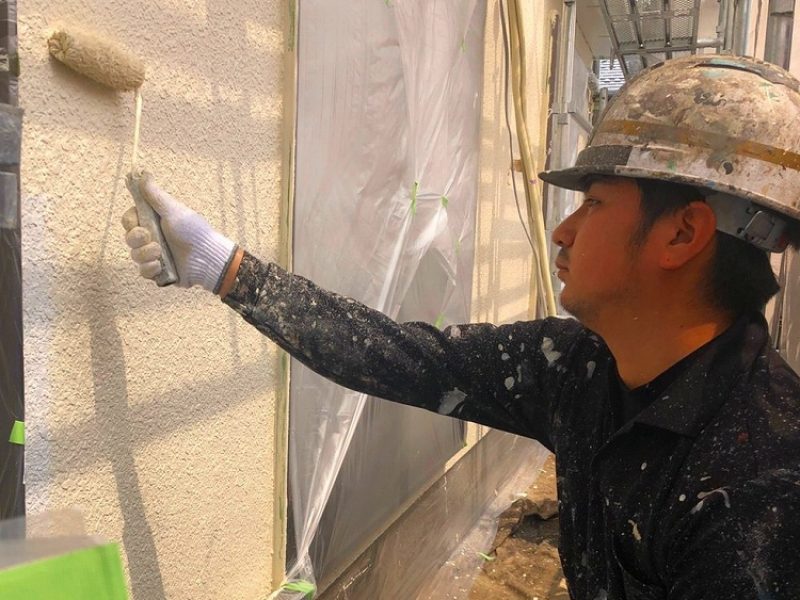 東近江市Y様邸 外壁中塗り中