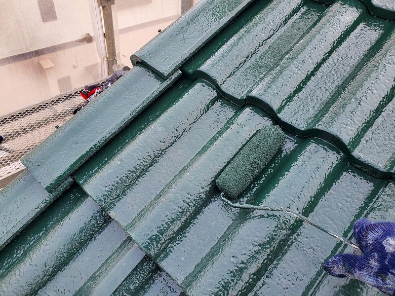 犬上郡豊郷町K様邸 屋根上塗り中