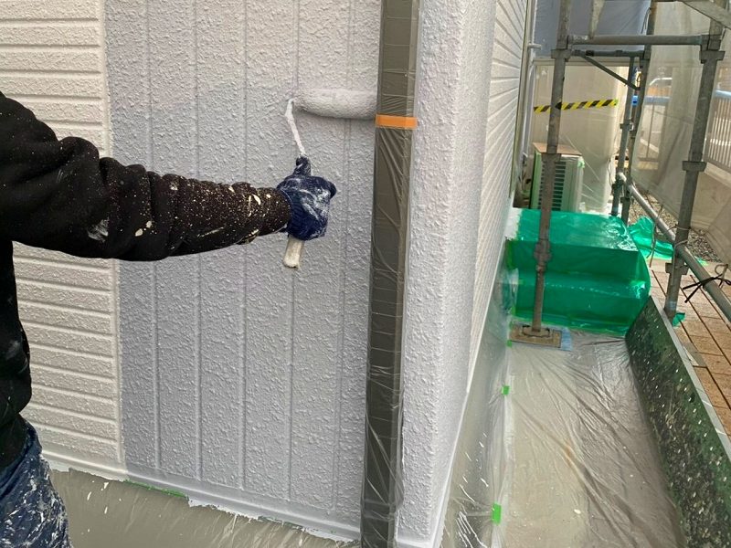 犬上郡豊郷町K様邸 外壁上塗り中