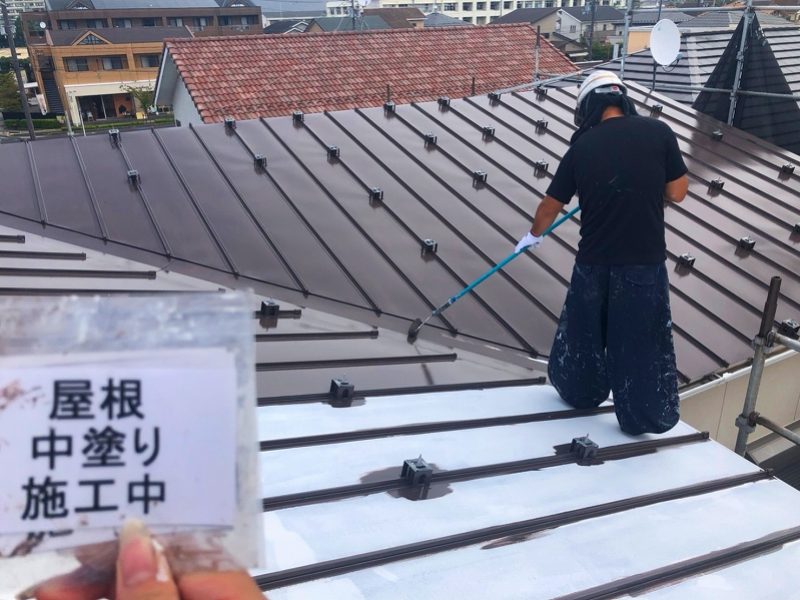 守山市U様邸 屋根中塗り中