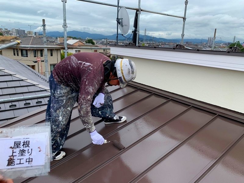 守山市U様邸 屋根上塗り中