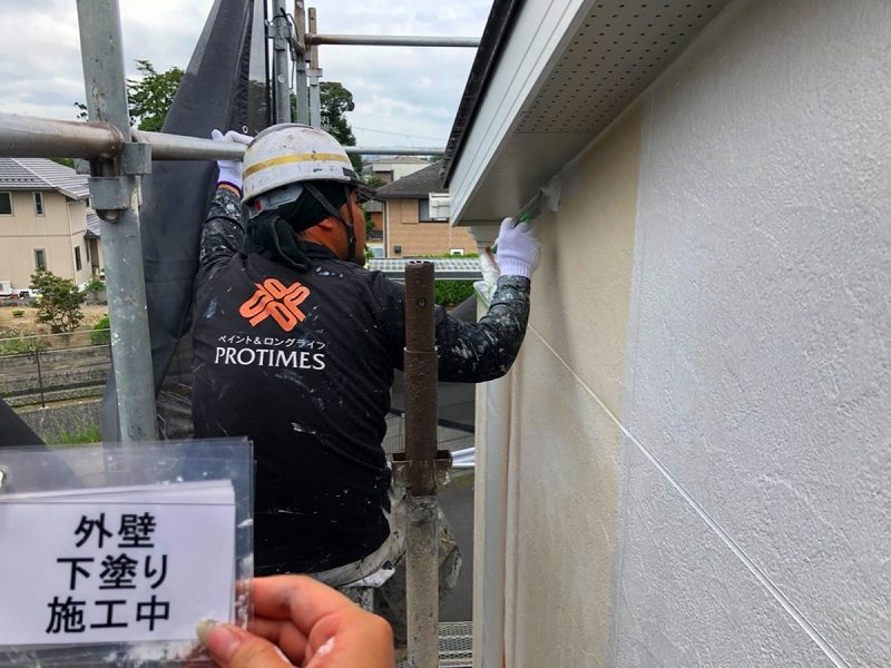 守山市U様邸 外壁中塗り中