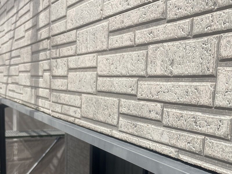 toyosato-Tsama-balcony-siding-bottom-cut-before