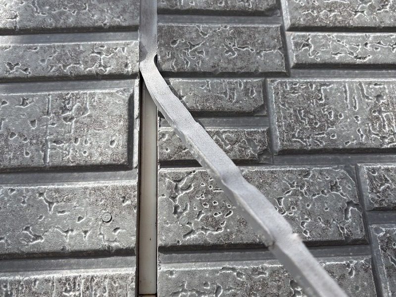 toyosato-Tsama-exterior-wall- seal-removal