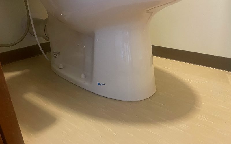 トイレ水漏れの調査の様子